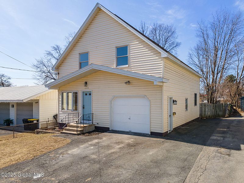 3rd image of 2546 1st Avenue