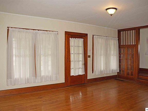 4th image of 221 Coshocton Ave