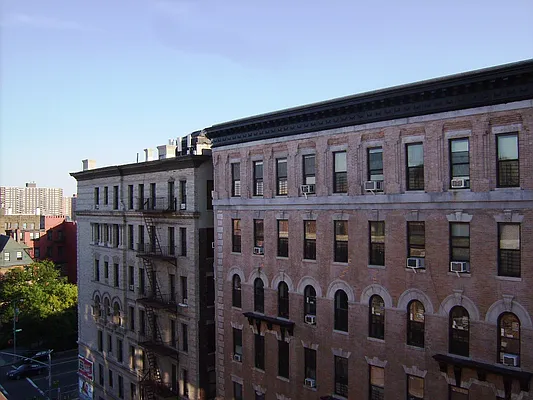 Rented by Perry Associates NYC Inc | media 26