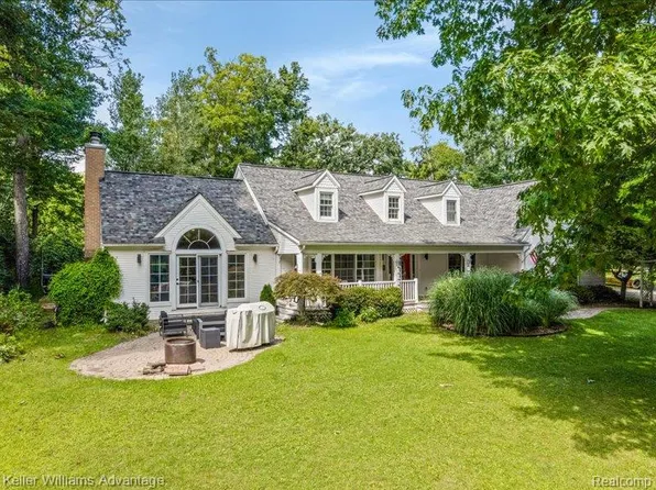 2175 Curtis Rd, Lakeville, MI 48367