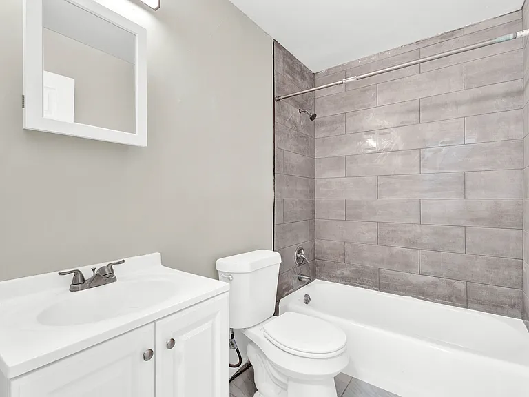 Pierre Manor Apartments — Photo 7