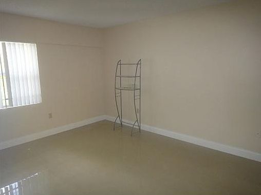 5th image of 526 SW 113th Way #526