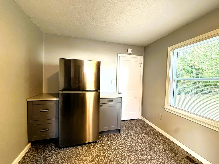 2037 S Laura Ave — Photo 9