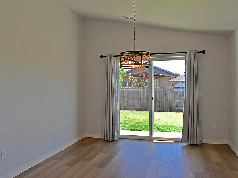 1033 Vick Ln — Photo 8
