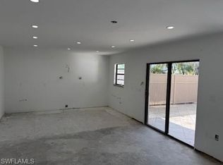 101 Lake Point Ln #5D, Naples, FL 34112