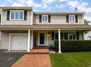 29 Sandy Hollow Drive, Smithtown, NY 11787