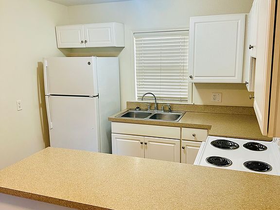 4th image of 730 Kentucky Pkwy #730