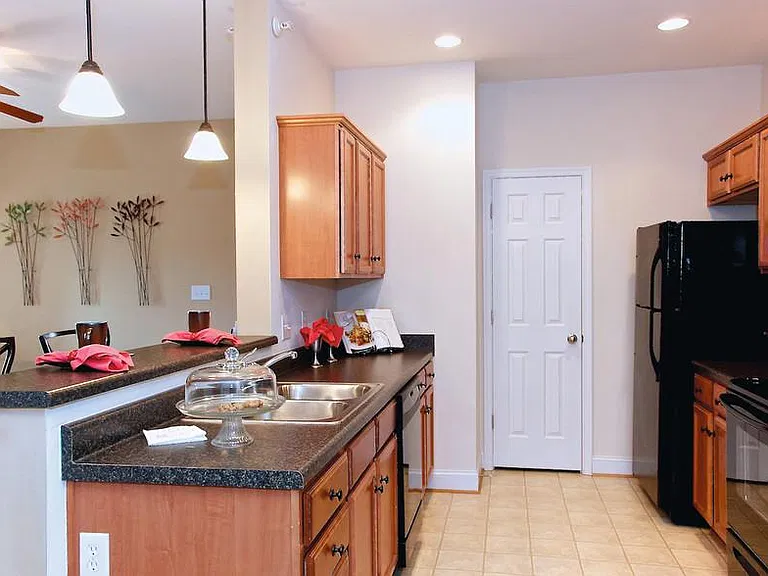 102 Capstone Dr #MAIN FLOOR — Photo 4