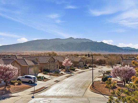 2nd image of 800 Desert Marigold Ct