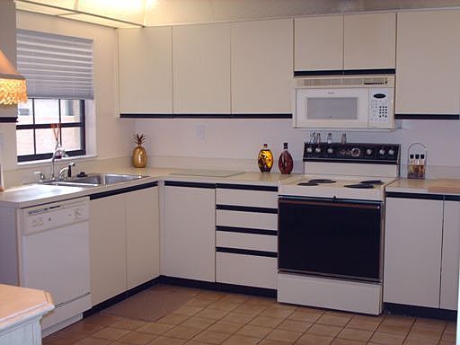 Eat-in Kitchen