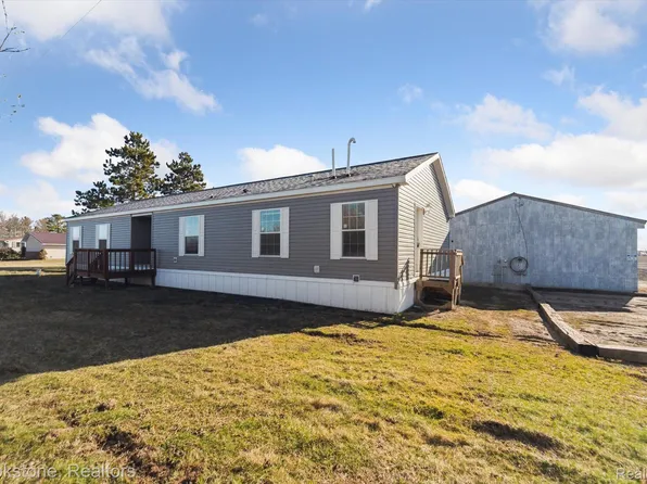 13887 S Sunfield Hwy, Lake Odessa, MI 48849