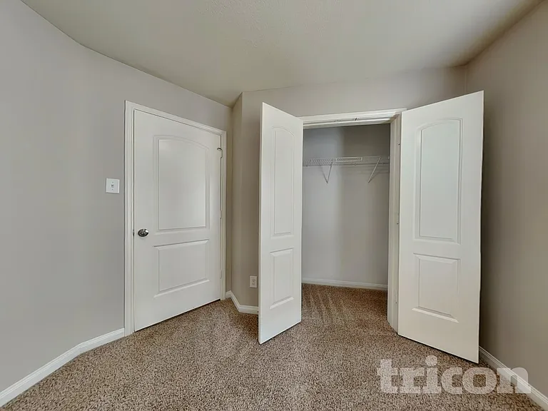22719 Klingamans Way — Photo 10
