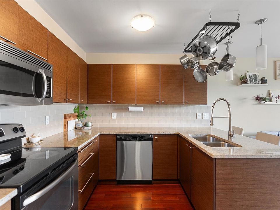 1st image of 1315 Esquimalt Rd #217