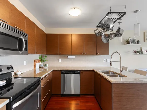 1315 Esquimalt Rd #217, Esquimalt, BC V9A 3P5