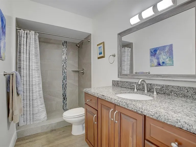 1450 N Riverside Dr #101 — Photo 18