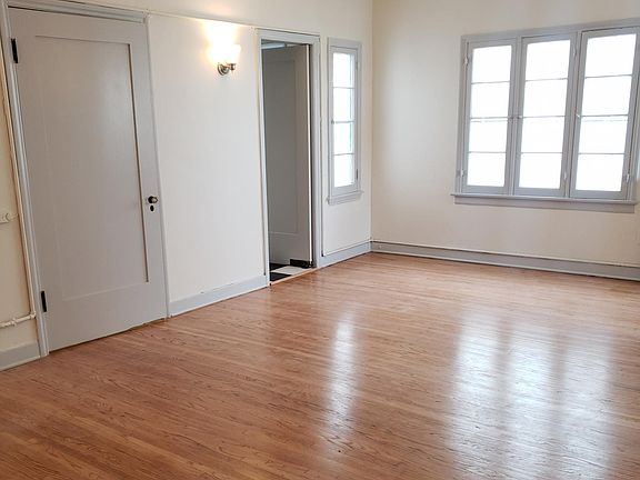 3rd image of 1125 N New Hampshire Ave APT 4