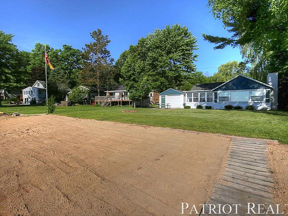 4th image of 16567 Lake Shore Dr NE