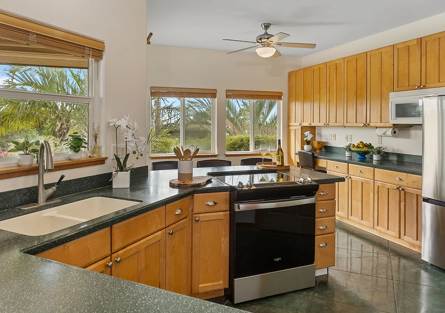 2BR/2BA Furnished Cottage in Launiupoko, Maui 68 Awaiku St, Unit B, Lahaina — Photo 3