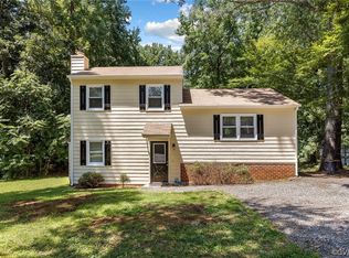 12218 Deerhurst Dr, Midlothian, VA 23113
