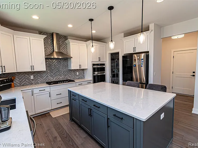375 Amelia Cir — Photo 22