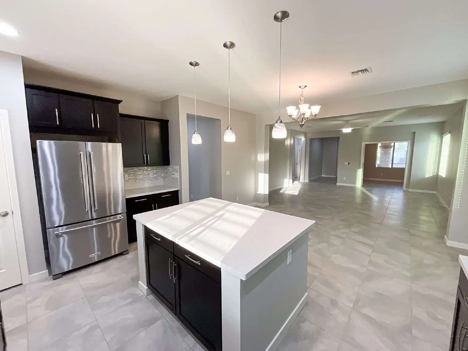 4 bed, 2.0 bath, 2089 sqft, $2,600 — Photo 3