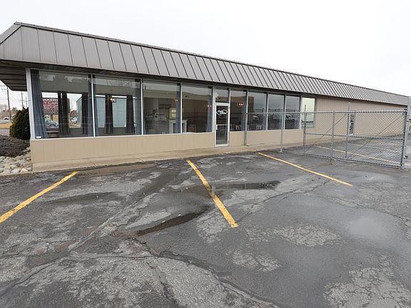 3rd image of 215 Eastland Dr