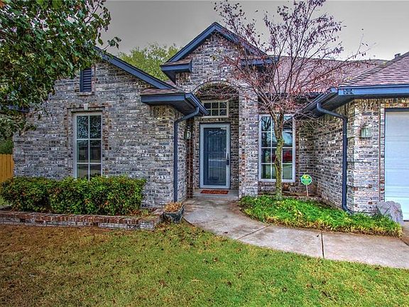 4th image of 504 SW 155th Ct