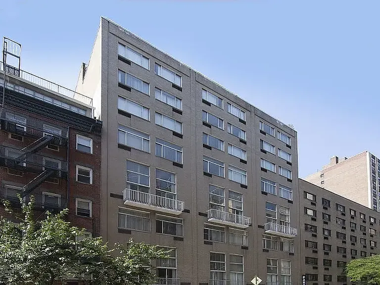 220 E 24th St #1B — Photo 4