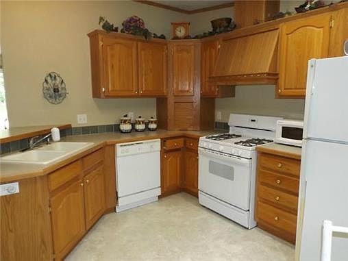 3rd image of 186 Boxelder Dr
