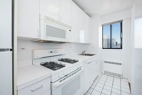 Rented by The Dermot Realty Management Company | media 18