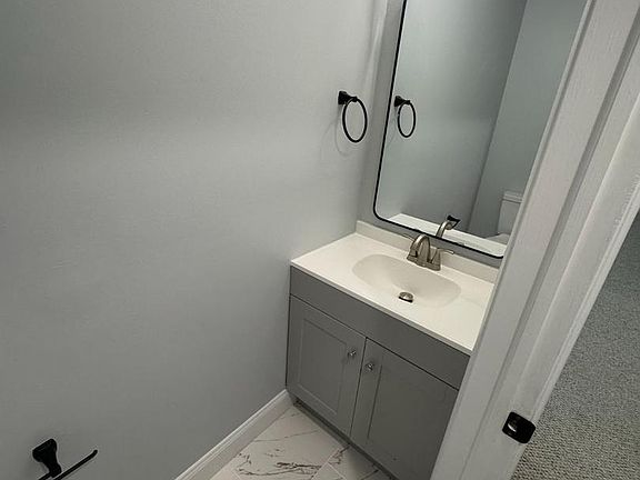 5th image of 210 Augusta Cir