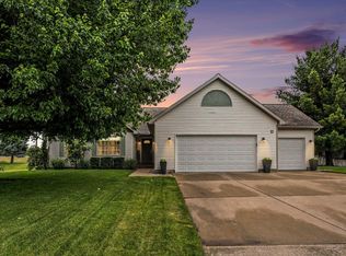 2632 Fairfield Dr, Zeeland, MI 49464