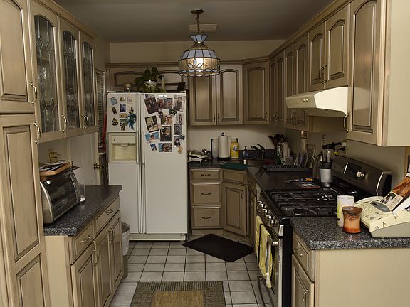 4th image of 8014 254th St