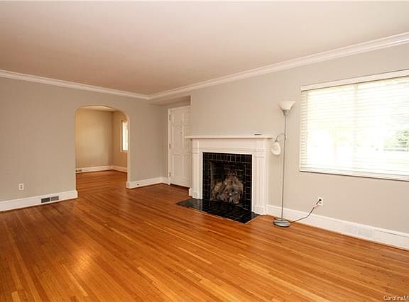 5th image of 1635 Medford Dr