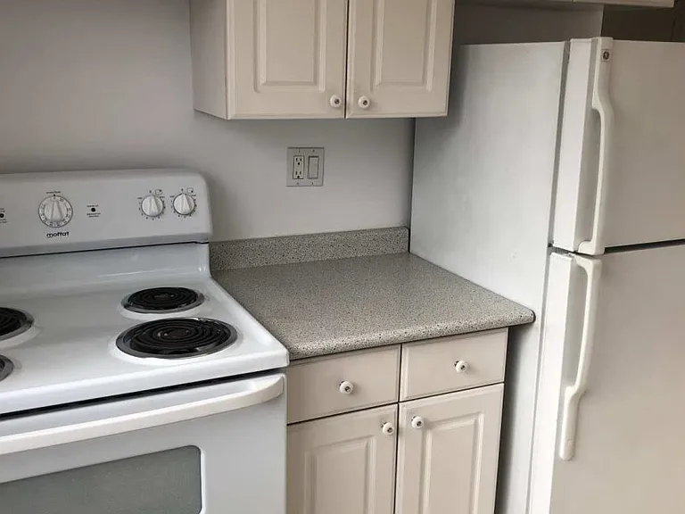 869 Avenue Rd — Photo 12