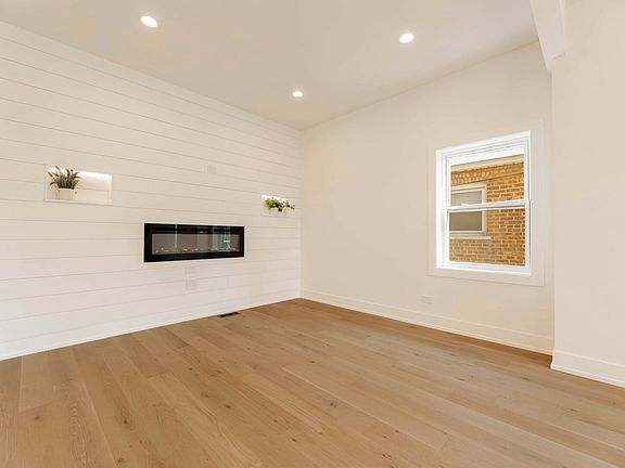 4th image of 5721 S Newcastle Ave
