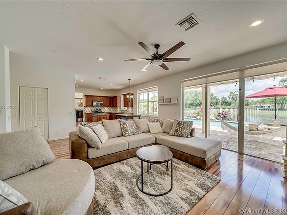 5th image of 1122 Lavender Cir