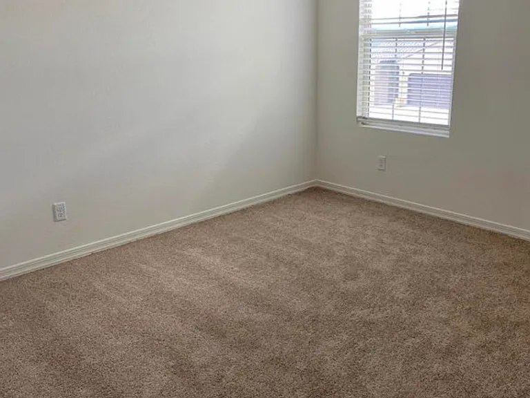 389 S Soledad Ln — Photo 7