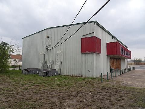 2nd image of 1018 E Lott Ave
