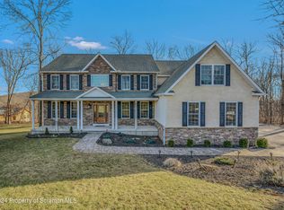 190 Scenicview Dr, Dallas, PA 18612