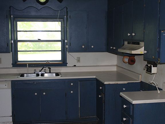 2nd image of 605 Betty St