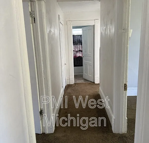 448 Thomas St SE — Photo 5