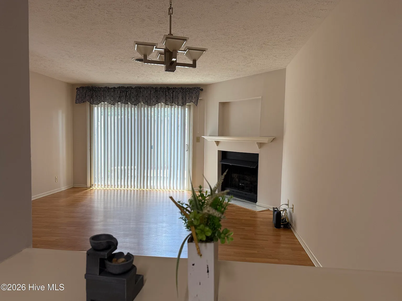 2 bed, 1.5 bath, $1,500 — Photo 4