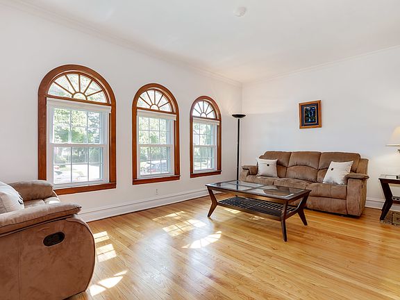 4th image of 5818 N Oconto Ave