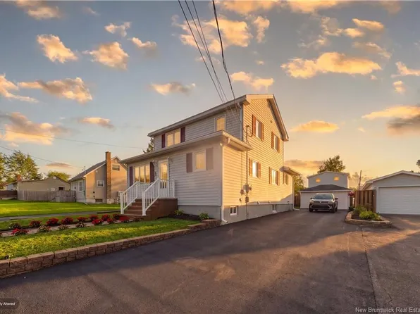 162 Churchill St, Moncton, NB E1C 7J4