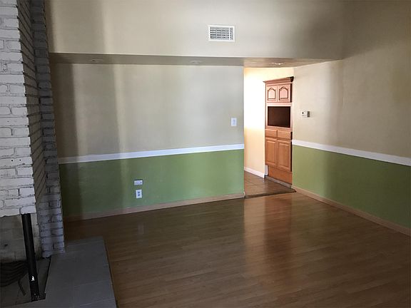 3rd image of 1040 E Woodland Ln