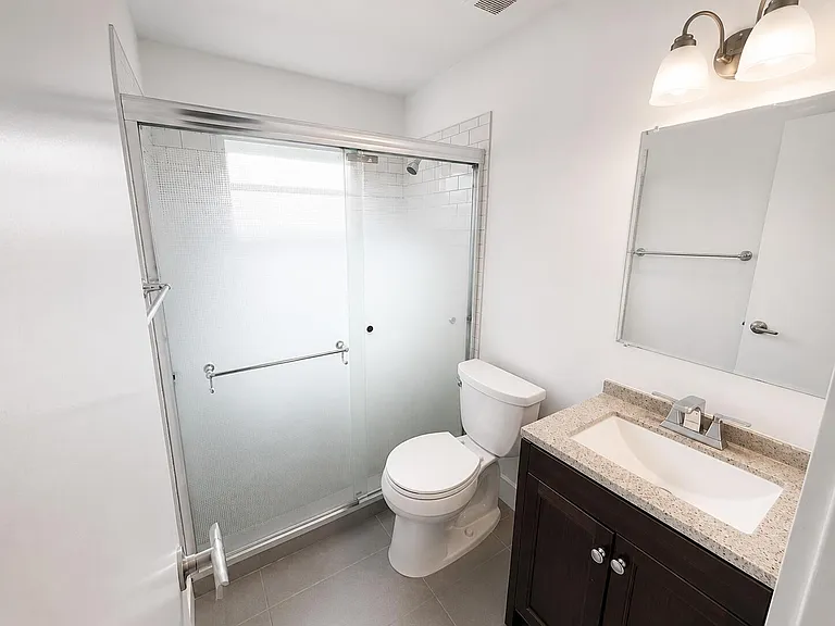 719 SW 7th St #2 — Photo 3