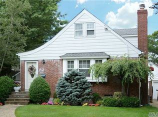 82 Webster St, Lynbrook, NY 11563