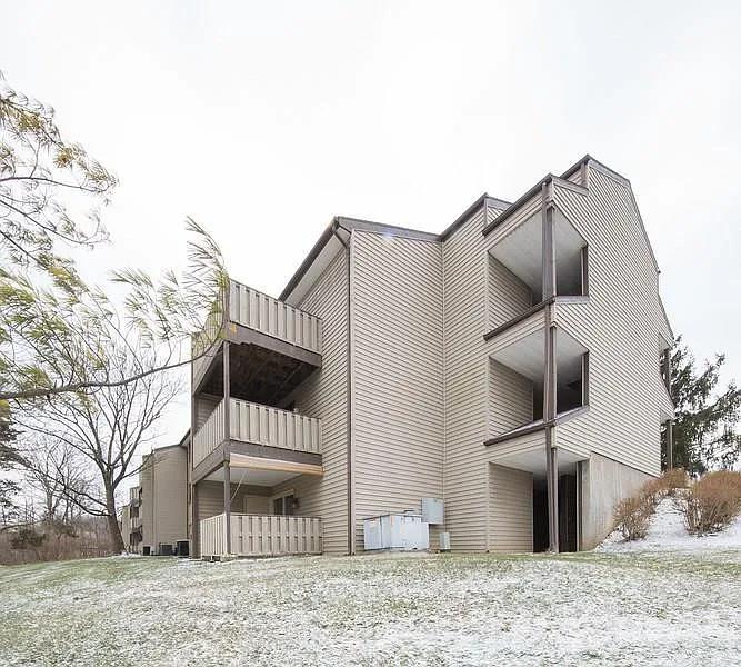 3131 Cloister Ln photo 1