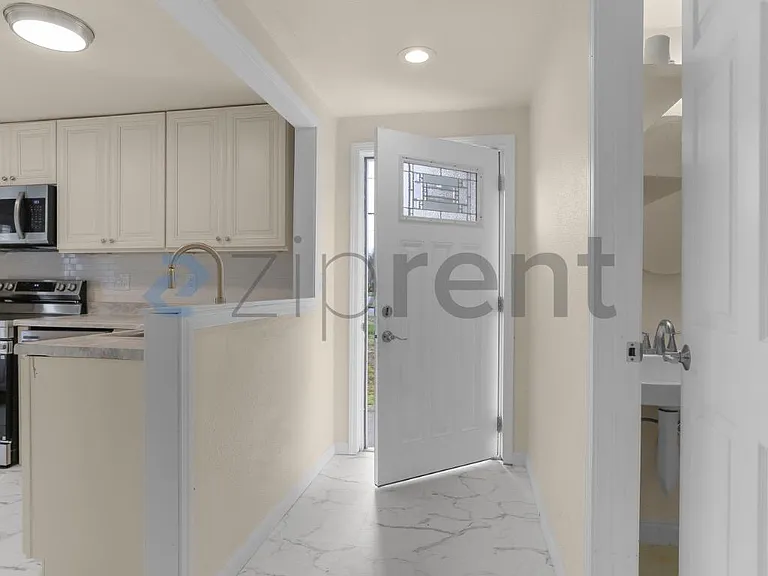 1413 12th St NE #B — Photo 6